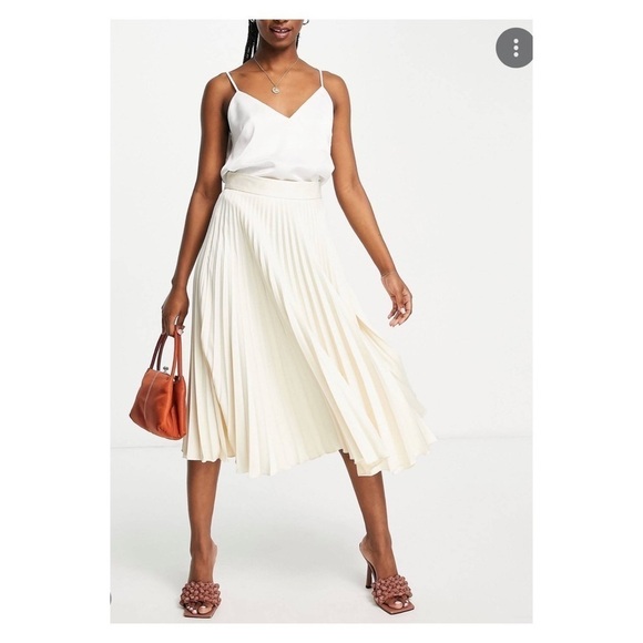 NWT CUPCAKES & CASHMERE x Revolve Ivory Cream Satin Pleated Midi Skirt Medium - Picture 2 of 8